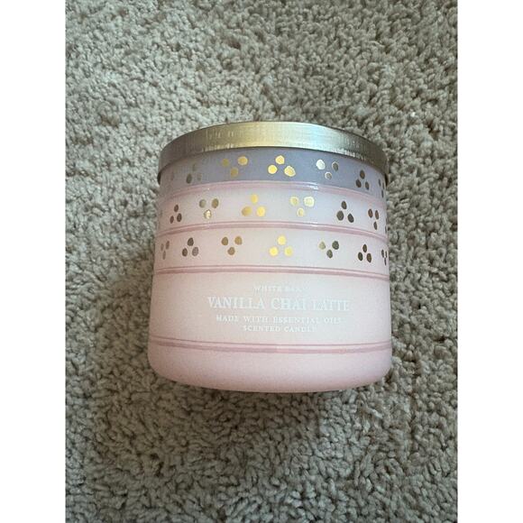 Bath and Body Works Vanilla Chai Latte Candle - Picture 1 of 3
